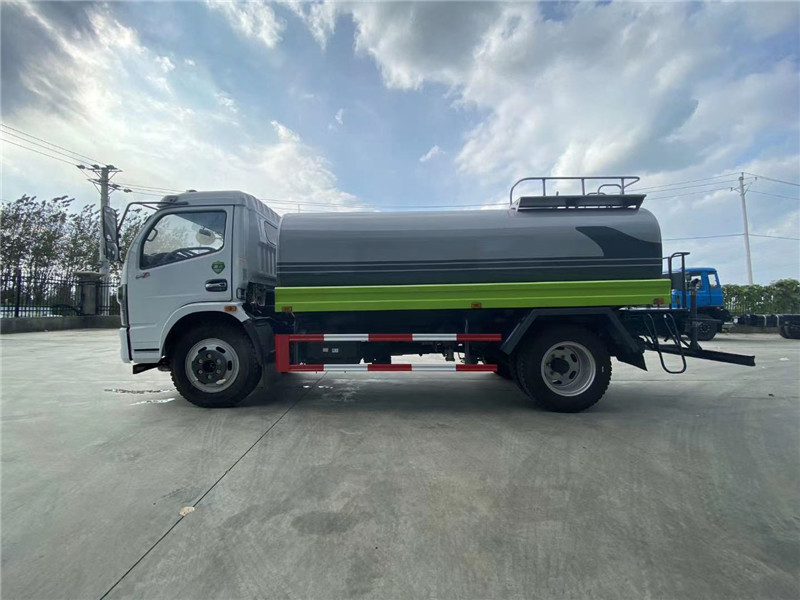 標準化新工藝灑水車帶領城市環衛步入機械化時代