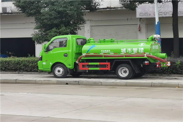 與環(huán)境共生，負責城市清理清潔工作的專用車輛國六藍牌吸糞車