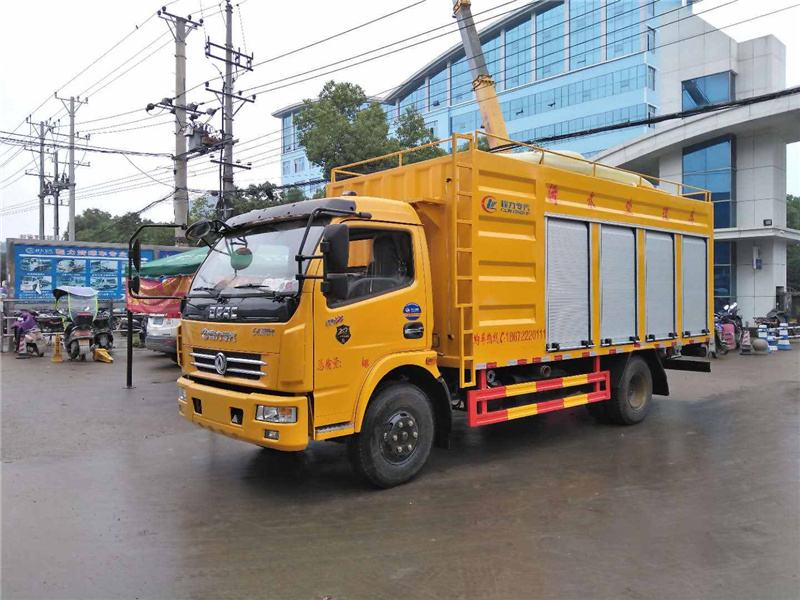 國六東風多利卡化糞池吸污凈化車標配大功率發(fā)電機組
