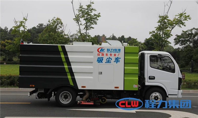 多功能全吸式掃路車是采用技術研制的新產品又名吸塵車，本產品可有效減少粉塵污染，提高空氣質量，降低空氣中可吸入顆粒物的含量