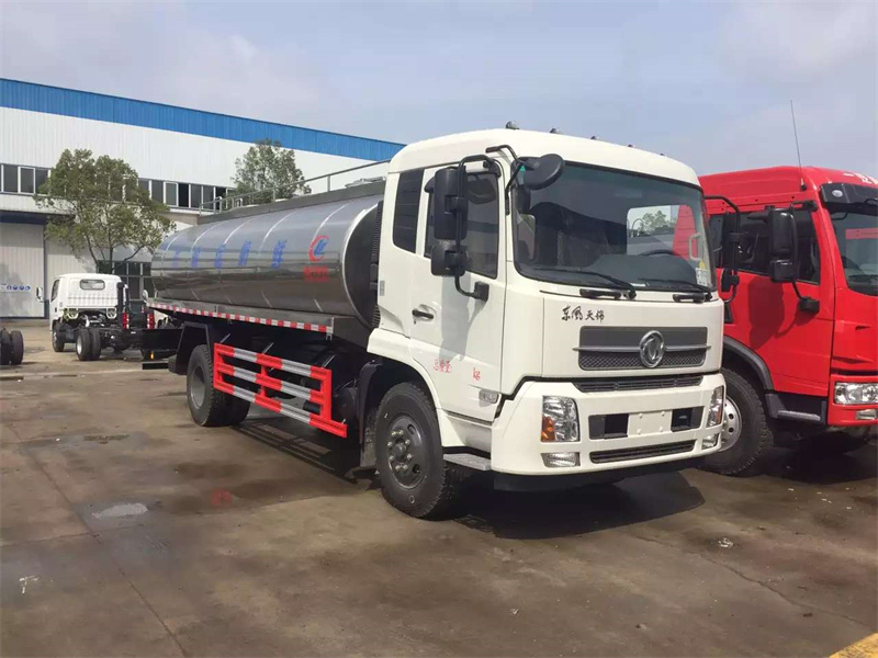 東風天錦13立方奶罐車