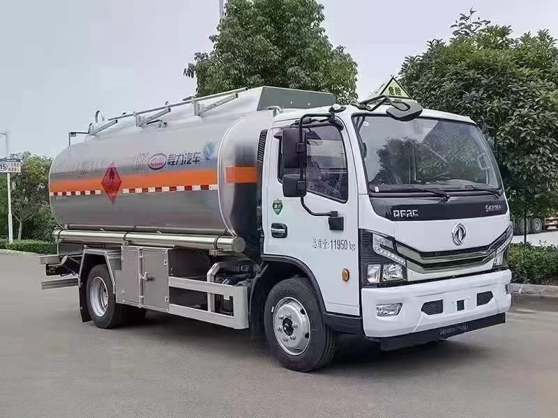 ?東風多利卡7.5噸鋁合金油罐車
