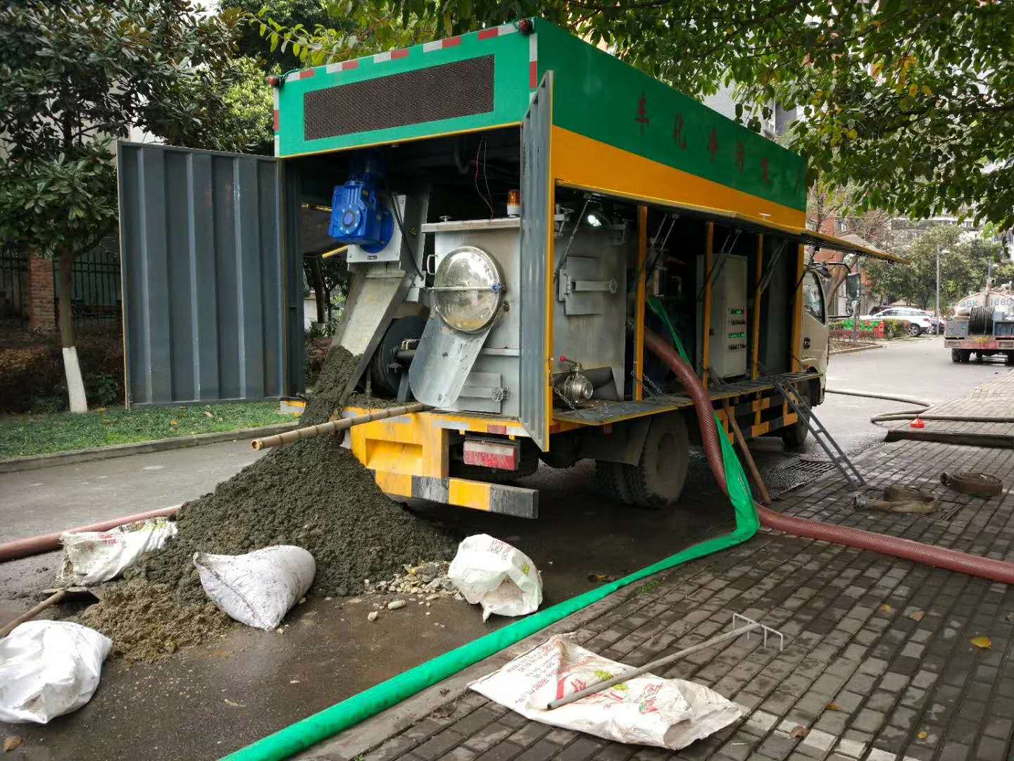 污水凈化車與吸污車的區別